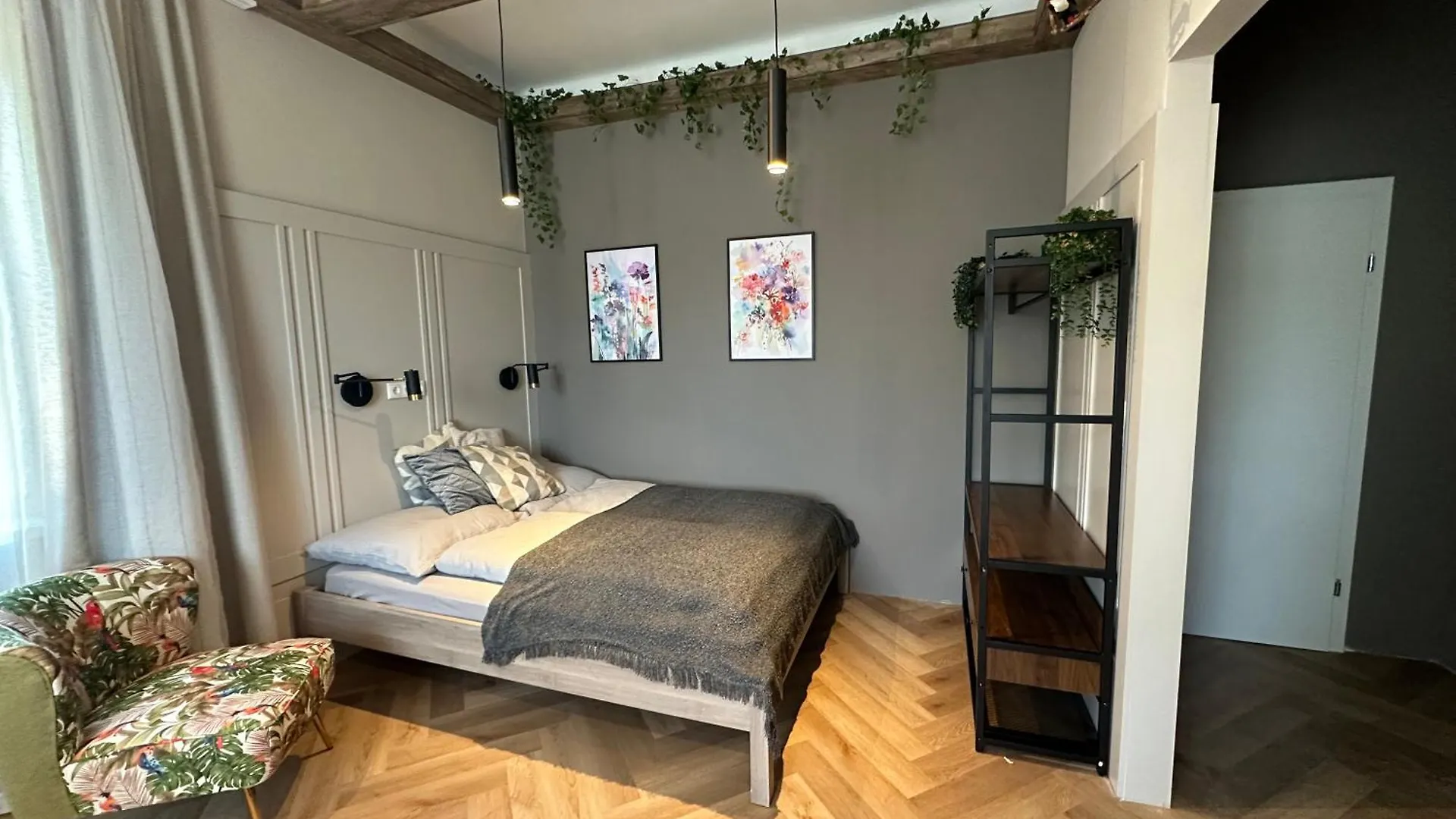 Book-A-Room Apartment Salzburg 34 contacts